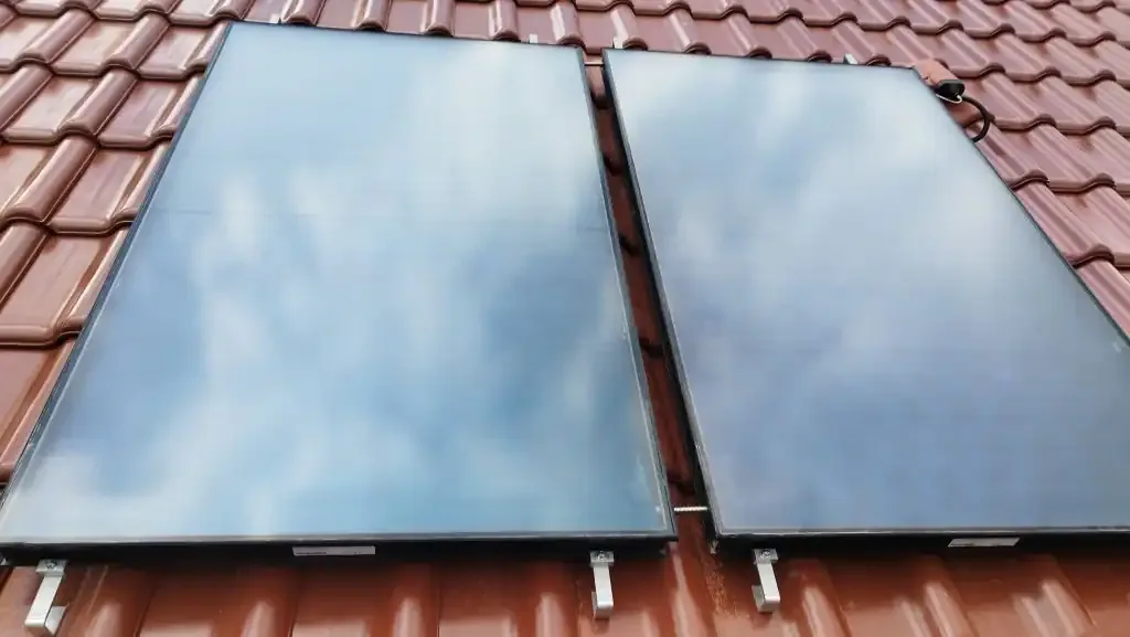 Solárne kolektory Protherm Hélio Set FES2 250BM na streche domu v Spišskej Belej